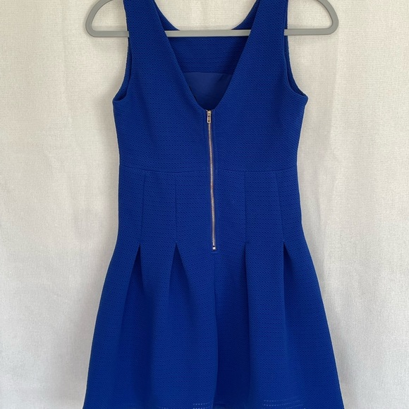 Dress - Picture 2 of 5